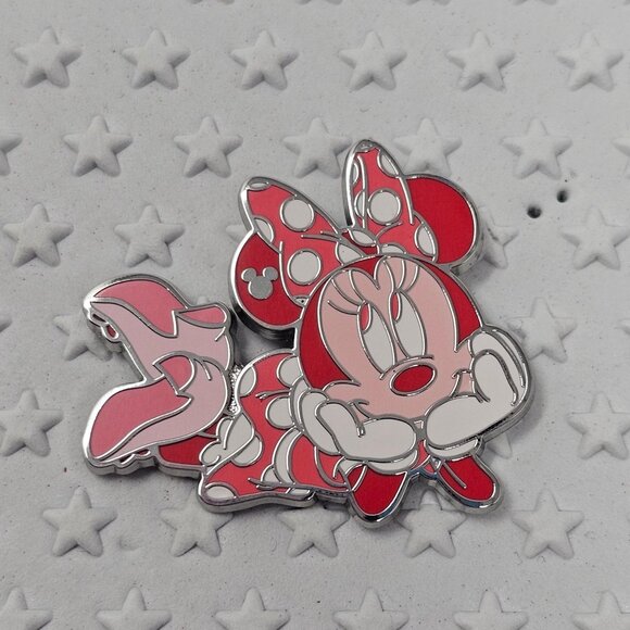 New! 2025 Disneyland Hidden Mickey Pink Minnie Pin - Picture 1 of 2